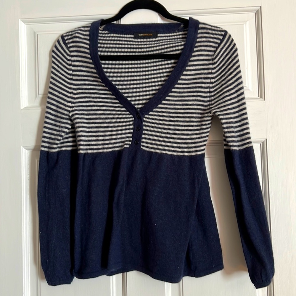 BCBG V Neck Sweater, size S